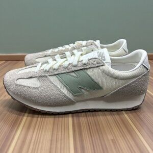 New Balance 471 Unisex Athletic Shoes, Beige/Green - Women's 11.5/ Men's 10